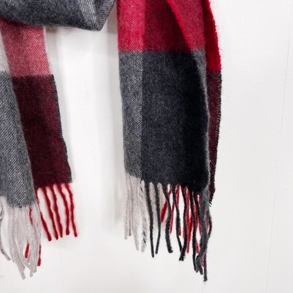 C By Bloomingdales Cashmere Plaid Fringe Scarf Red Gray Black Womens - Picture 4 of 9